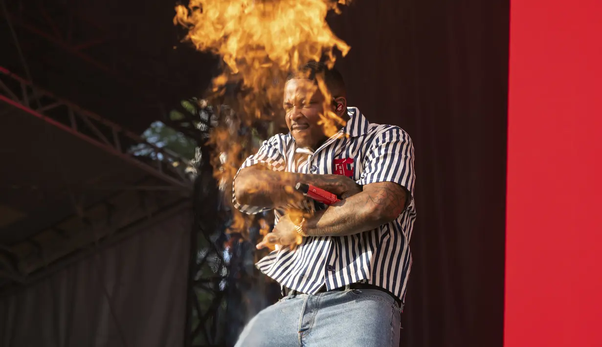 YG tampil pada hari ketiga Festival Musik Lollapalooza di Grant Park, Chicago, Amerika Serikat, 30 Juli 2022. Hampir 100 ribu orang dari seluruh dunia datang ke Festival Musik Lollapalooza 2022 yang menjadi salah satu festival musik terbesar di Amerika Serikat. (Photo by Amy Harris/Invision/AP)