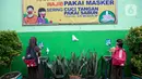 Siswa mencuci tangan setibanya pada hari pertama uji coba Pembelajaran Tatap Muka (PTM) di SDN Kenari 08 Pagi Jakarta, Rabu (7/4/2021). Skema yang akan diterapkan adalah pembelajaran tatap muka secara bergantian di dalam ruangan maksimum 50 persen dari kapasitas ruangan. (Liputan6.com/Faizal Fanani)