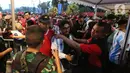 Sementara itu, dukungan warga terhadap pertandingan ini pun sudah membanjiri lini masa Twitter sejak pertandingan belum dimulai. (Bola.com/M. Iqbal Ichsan)