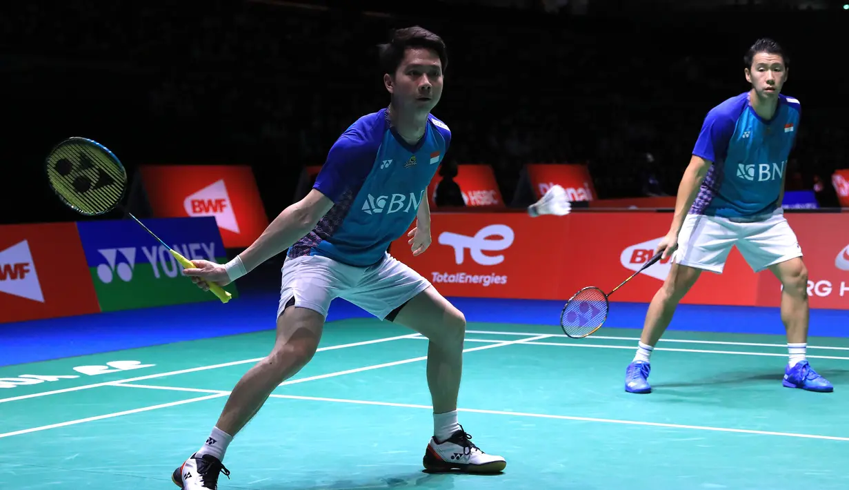 Di babak 16 besar alias perdelapanfinal, Kamis (25/8/2022) Marcus Fernaldi Gideon/Kevin Sanjaya Sukamuljo akan menantang pasangan Inggris sebagai unggulan ke-14, Ben Lane/Sean Vendy yang lolos usai menaklukkan ganda putra asal Jerman, Bjarne Geiss/Jan Colin Voelker dengan 21-17, 22-20. (PBSI)