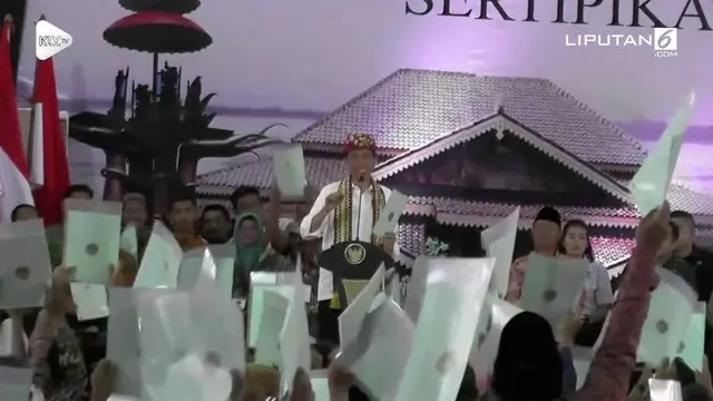 VIDEO: Di Lampung, Jokowi Bagikan Sertifikat Tanah