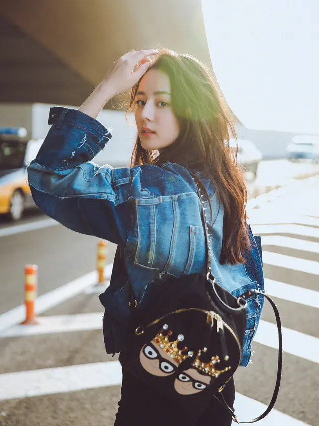 [Bintang] 8 Foto Cantik Dilraba Dilmurat yang Membuat Alexandre Pato Tergila-gila