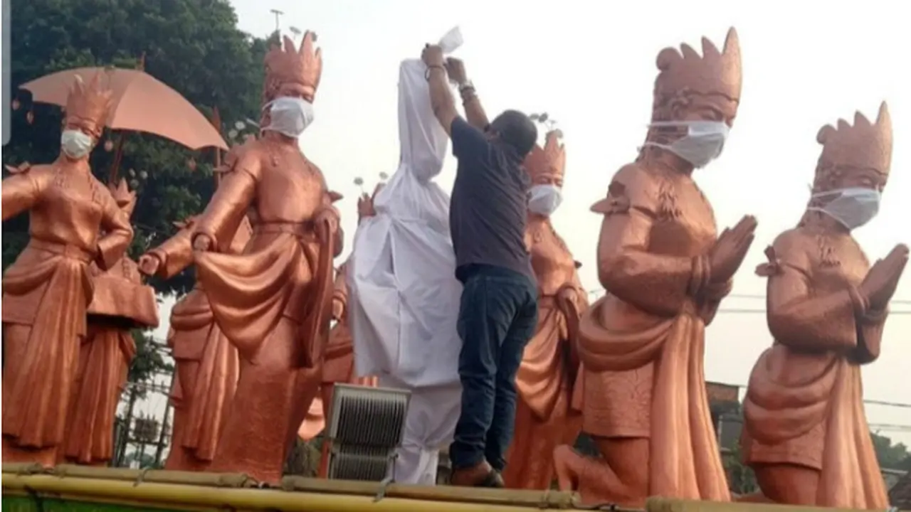 Protes Kabut Asap, Patung Sekapur Sirih Jambi Dipasangi Masker dan Kafan