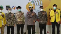 Kapolri, Jenderal Polisi Listyo Sigit Prabowo mengunjungi sentra vaksinasi di Universitas Indonesia. (Foto: Istimewa)