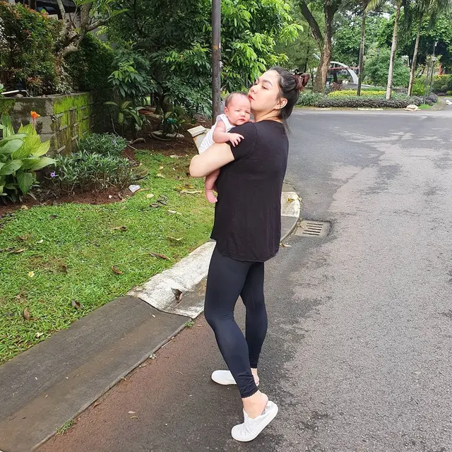6 Potret Terbaru Vicky Shu, Turun Berat Badan hingga 18 Kg