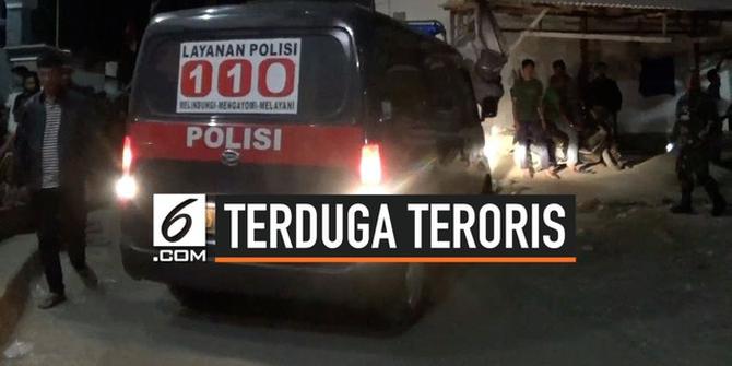 VIDEO: Satu Keluarga Terduga Teroris Ditangkap di Lamongan
