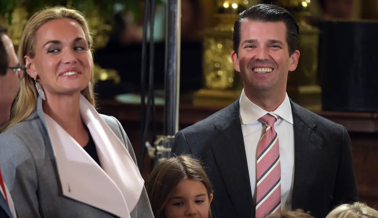 Foto pada tanggal 22 Januari 2017, Donald Trump Jr. dan istrinya Vanessa Trump saat berada di Gedung Putih, Washington DC. Vanessa mengajukan cerai kepada putra sulung Presiden AS Donald Trump itu pada 15 Maret 2018. (AFP Photo/Mandel Ngan)