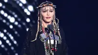 Madonna dianggap sebagai penyanyi yang egois dan ambisus, membuat penggemar kecewa. (Chris Pizzello/Invision/AP)