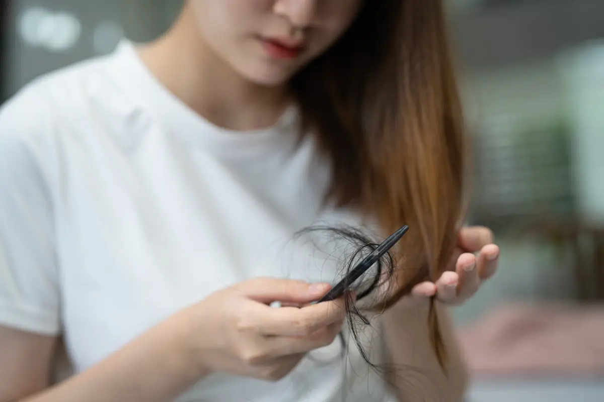 Rambut Rontok Ketika Menyusui Sering Bikin Cemas, Apakah Bisa Kembali Normal dengan Sendirinya?