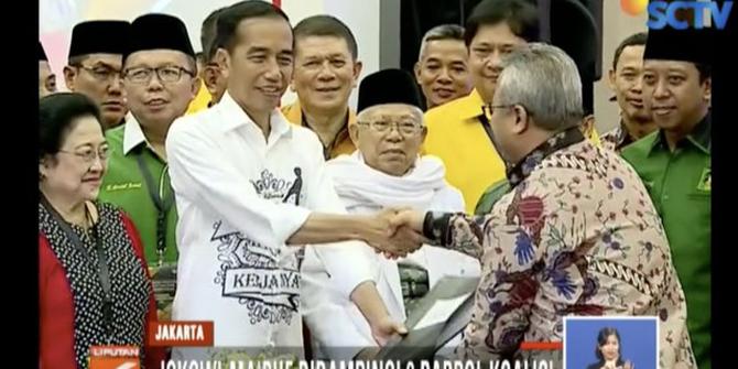 Intip Gaya Jokowi saat Daftar Capres di KPU
