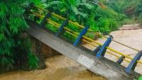 Banjir Terjang 3 Kecamatan di Kabupaten Lombok Barat, 2 Jembatan Ambruk