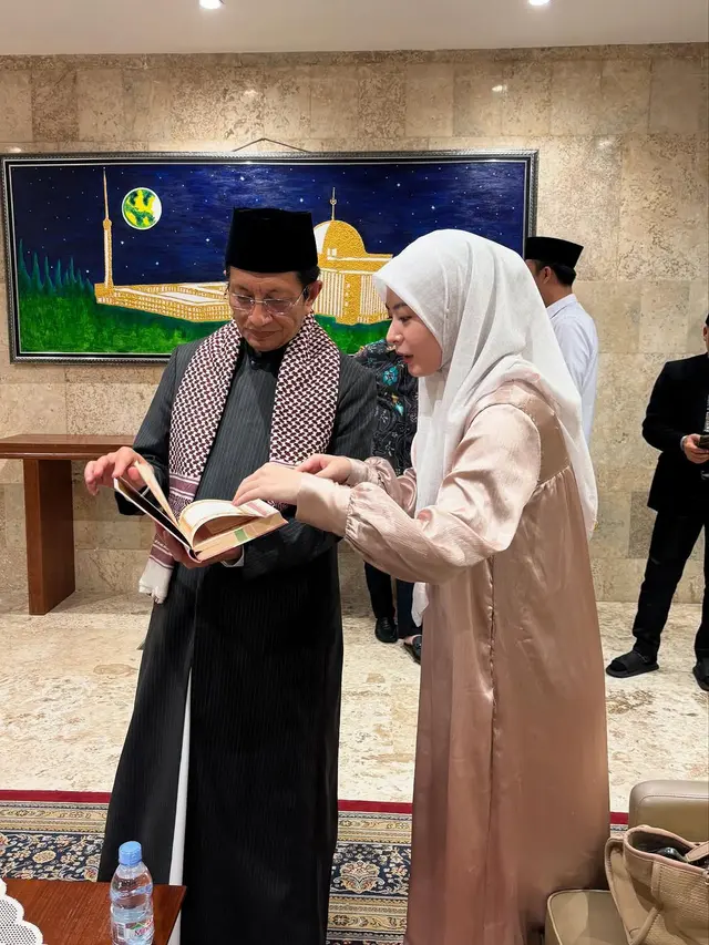 6 Potret Ayana Moon di Masjid Istiqlal, Serahkan Al-Qur'an Kepada Menteri Agama