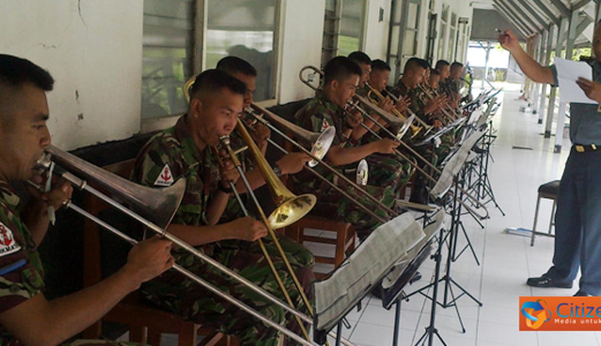 Citizen6, Kobangdikal: Sementara itu Komandan Sekolah Tamtama (Danseta) Pusdikbanmin Mayor Laut (S) Joko Muryadi mengatakan, pendidikan tamtama music ini berlangsung selama 5,5 bulan. (Pengirim: Penkobangdikal)