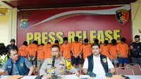 Tersangka begal yang ditangkap personel Polresta Pekanbaru. (Liputan6.com/M Syukur)