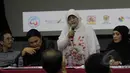 Penasihat DKR, Lily Wahid saat peluncuran petisi nasional 'Jadikan Film Indonesia Tuan Rumah di Negeri Sendiri' yang ditujukan kepada Presiden Jokowi di Pusat Kebudayaan Rusia, Jakarta, Senin (30/3/2015). (Liputan6.com/Helmi Afandi)