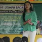 Desi Hatifah Fajar, Putri Pariwisata Indonesia, perwakilan Jambi 2015 di Rumah Baca Kreatif Maslamah Foundation