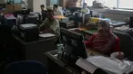 Sejumlah PNS Pemprov DKI Jakarta saat beraktivitas di Badan Kepegawaian Daerah (BKD), Balaikota, Jakarta, Jumat (15/5/2015). Wagub DKI Jakarta Djarot Saiful akan memberi sanksi kepada PNS yang bolos pada hari kejepit nasional. (Liputan6.com/Faizal Fanani)