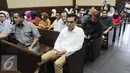 M. Sanusi sebelum mendengarkan pembacaan vonis dalam sidang lanjutan di Pengadilan Tipikor, Jakarta Pusat, Kamis (29/12). Sanusi ditetapkan bersalah dan divonis dengan hukuman 7 tahun penjara dan denda Rp 250 juta. (Liputan6.com/Helmi Affandi)
