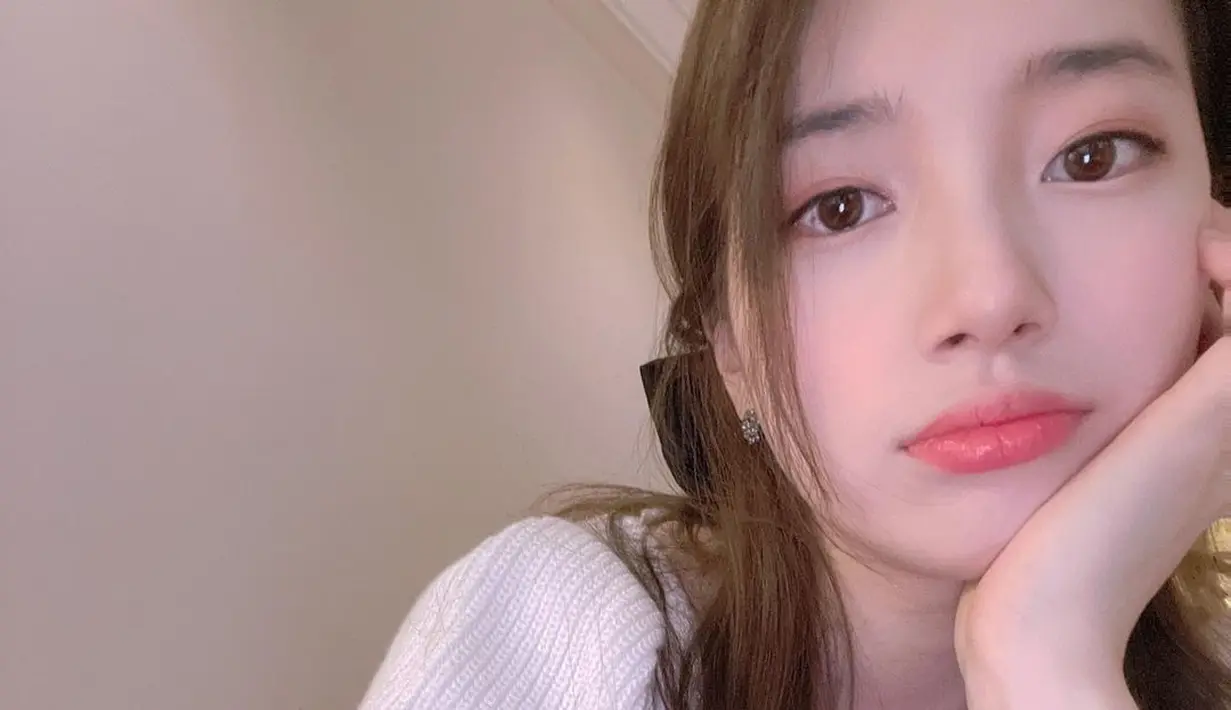 Makin kesini, pemilik nama asli Bae Su-ji ini semakin memperlihatkan pesona girl crush yang semakin nyata. (FOTO: instagram.com/skuukzky/)