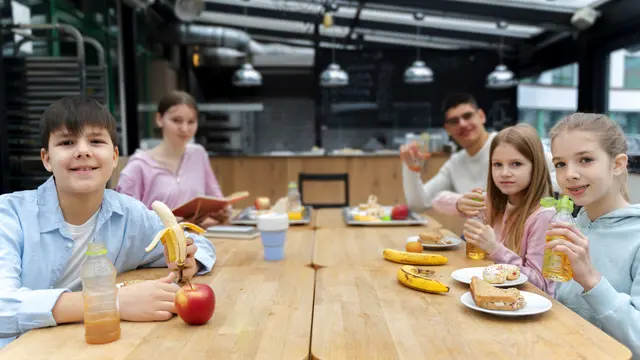 Makan siang gratis yang bergizi juga berperan dalam membentuk kebiasaan makan yang lebih baik.