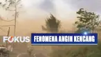 Fenomena angin kencang atau puting beliung merupakan hal lazim yang terjadi saat peralihan musim kemarau ke musim hujan.