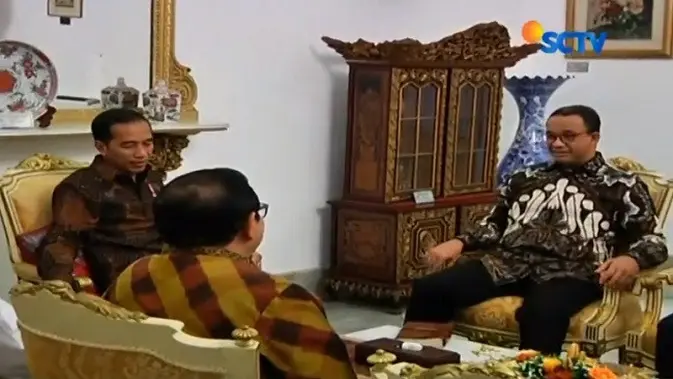 Dalam sebuah pertemuan di Istana Negara, Presiden Joko Widodo dan Gubernur DKI Jakarta Anies Baswedan terlihat mengenakan batik. Foto: Dok. SCTV.