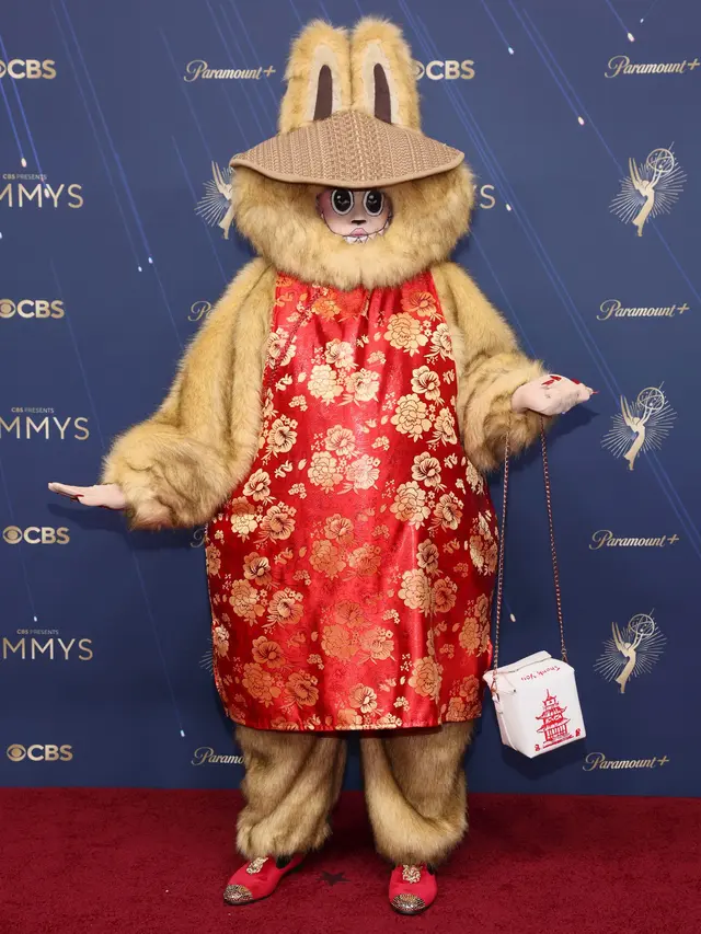 Labubu hadir di Red Carpet Emmy Awards 2025. Dok. Danny Moloshok Invision/AP