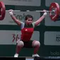 Sri Wahyuni saat turun pada kelas 48 kg di Hall A Arena Pekan Raya Jakarta, Kemayoran, Rabu (11/2/2018). Sri Wahyuni menang dengan total angkatan 187 kg. (Bola.com/Nicklas Hanoatubun)