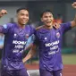 Selebrasi pemain Persita Tangerang, Rifki Dwi Septiawan (kanan) bersama Mario Jardel setelah mencetak gol keempat timnya ke gawang Bali United pada laga pekan ke-34 BRI Liga 1 2023/2024 di Stadion Indomilk Arena, Tangerang, Selasa (30/4/2024). (Bola.com/M Iqbal Ichsan)
&nbsp;
&nbsp;