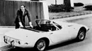 Toyota 2000GT Roadster ini hanya ada 2 unit saja di seluruh dunia. Kedua mobil ini dibuat untuk kebutuhan film James Bond saat masih dibintangi oleh Sean Connery. Toyota memotong atap dua mobil 2000GT dan dikonversi menjadi sebuah roadster. (Source: classicandsportscar.com)