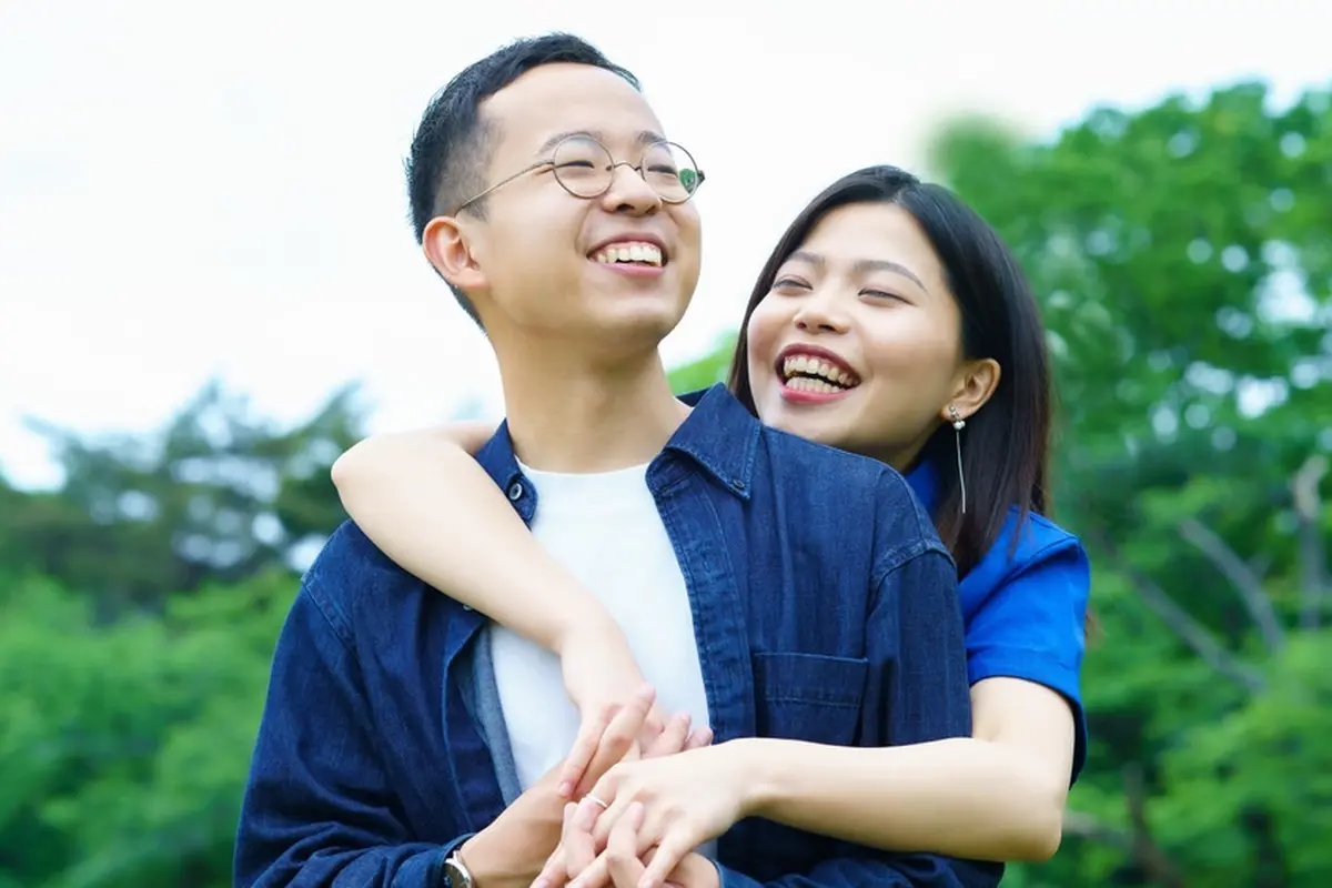 couple bahagia romantis