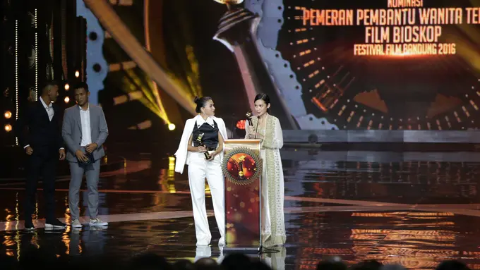 [Bintang] Nova Eliza dan Indah Permatasari