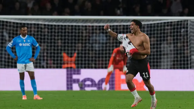 Selebrasi pemain PSV, Couhaib Driouech setelah mencetak gol ke gawang Napoli.