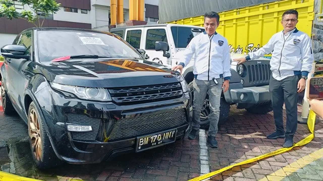Barang bukti hasil kejahatan ilegal akses dan phising data pemilik akun crypto di berbagai provinsi yang dilakukan oleh warga Pekanbaru.