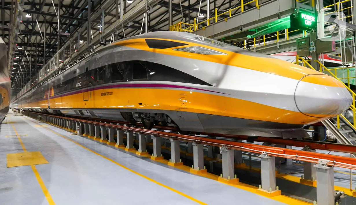 Melansir laman resmi PT Kereta Cepat Indonesia China (KCIC), Depo Tegalluar menjadi tempat merangkai KCJB sekaligus mendapatkan perawatan lanjutan. (Liputan6.com/Herman Zakharia)