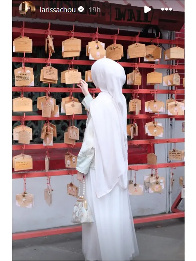 6 Potret Larissa Chou Rayakan Imlek 2026 Bareng Keluarga, Anaknya Dapat Angpau