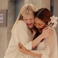 Potret Nadin Amizah Bahagia Jadi Pembuka Konser Aurora. (instagram/cakecaine)