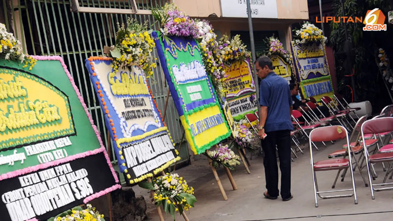 karangan-bunga-tito130602c.jpg