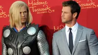 Ekspresi Chris Hemsworth seolah tak setuju dengan penampakan Thor dalam rupa patung lilin ini.(Sumber foto Chris Hemsworth: Dailymail)