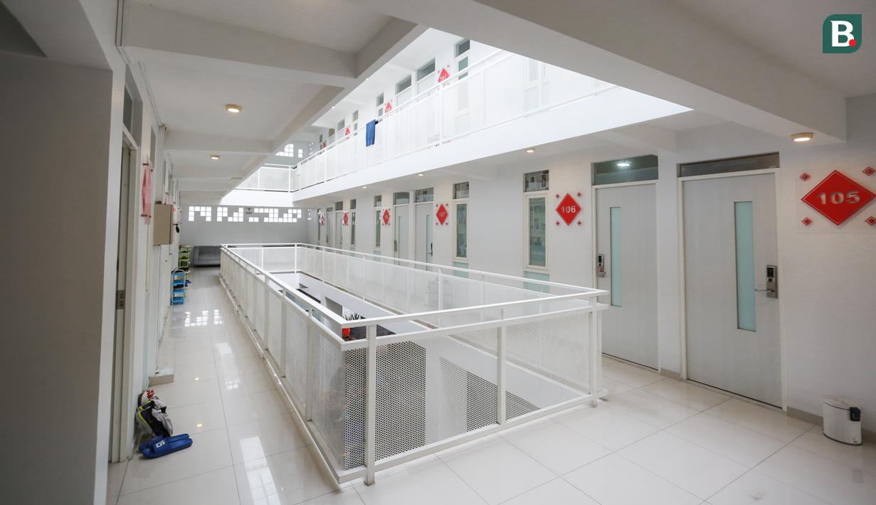 <p>Ruangan-ruangan kamar di mes Arema FC yang terletak di Lowokwaru, Kota Malang, Minggu (09/10/2022). (Bola.com/Bagaskara Lazuardi)</p>