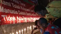 Aksi 100 lilin solidaritas korban bom Surabaya (Liputan6.com / Katharina Janur)