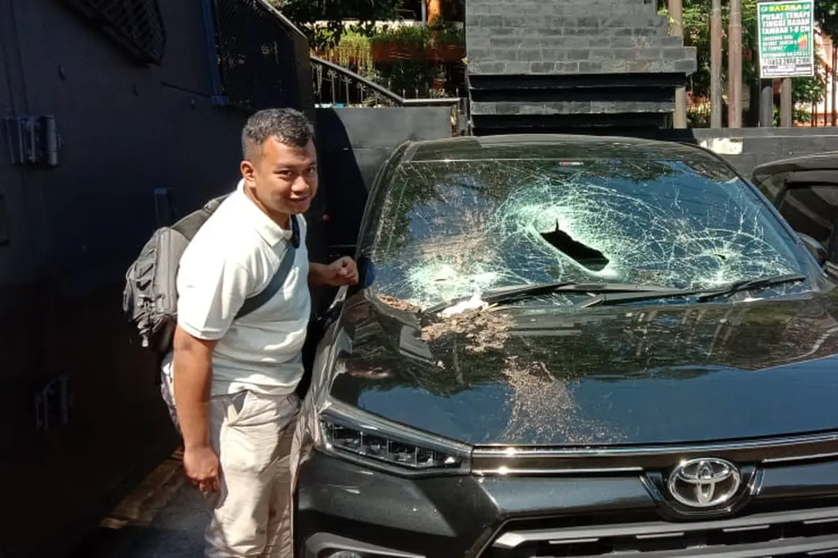 Polisi mengamankan mobil Avanza yang ugal-ugalan dan melawan arus di Kota Malang. (Istimewa)
