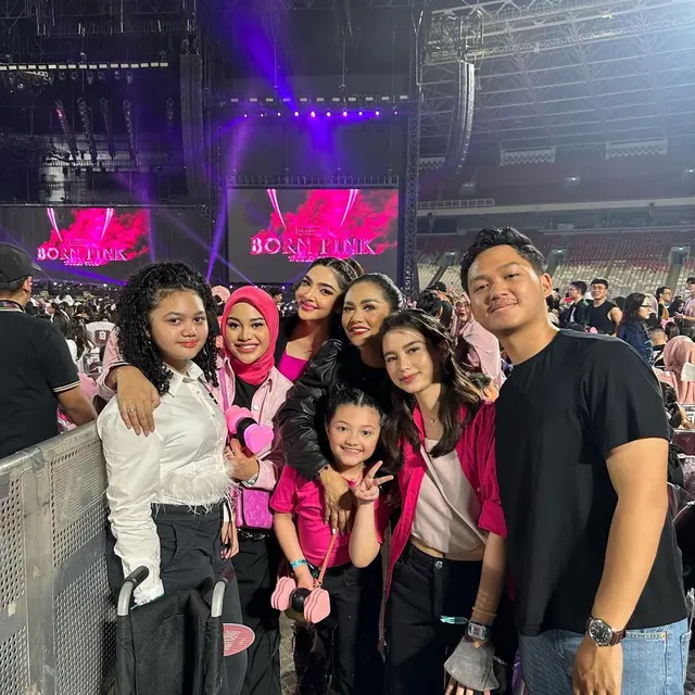 7 Potret Artis Indonesia Nonton Konser Blackpink, Ashanty dan Krisdayanti Ajak Keluarga