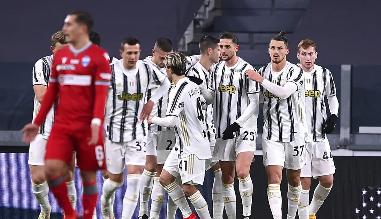 Pemain Juventus Alvaro Morata merayakan setelah mencetak gol ke gawang SPAL pada pertandingan perempat final Coppa Italia di Allianz Stadium, Turin, Italia, Rabu (27/1/2021). Juventus meraih tiket semifinal Coppa Italia usai membantai SPAL 4-0. (Fabio Ferrari/LaPresse via AP)