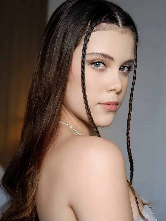 Pesona Manuella Aziza, Adik Bule Eva Celia di Pernikahan Sang Kakak