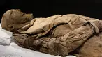 Mumi seorang Uskup dipamerkan pada museum sejarah Universitas Lund di Swedia. Mumi yang diperkirakan dari abad 17 ini masih terlihat utuh dengan rambut dan jenggot diwajahnya. (Dailymail.co.uk) 