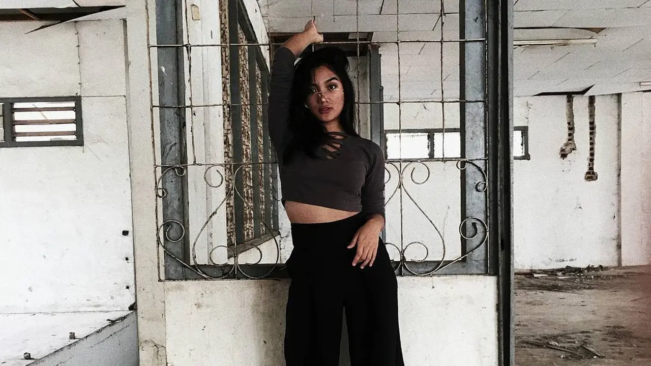 [Bintang] 8 Foto Sensual Marion Jola yang Bikin Cowok Panas Dingin