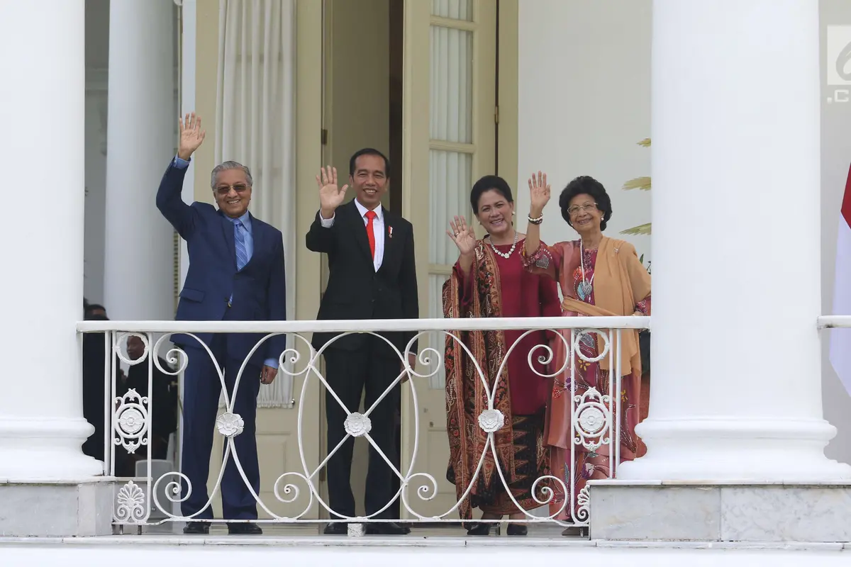 Jokowi dan PM Mahathir di Beranda Istana