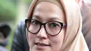 "Karena itu tadi disepakati itu dirubah, jadi posisi Mbak Lyra formalnya hari ini adalah sebagai saksi bukan tersangka," lanjut Razman. (Adrian Putra/Bintang.com)