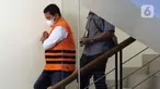 Iskandar Perangin Angin usai menjalani pemeriksaan di Gedung KPK, Jakarta, Senin (24/1/2022). Iskandar, kakak kandung Bupati Langkat Terbit Rencana Perangin Angin, diperiksa sebagai tersangka pengatur pemenang proyek pengadaan barang dan jasa di Kabupaten Langkat. (Liputan6.com/Helmi Fithriansyah)